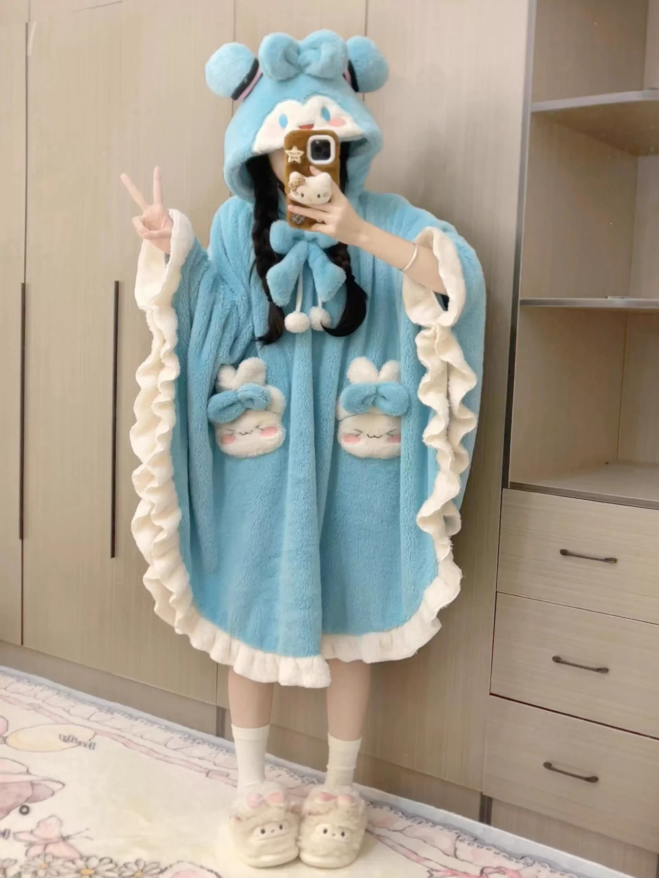 Fanmade Hatsune Miku Coral Fleece Plush Cape Pajamas – Cozy Batwing Sleeve Loungewear - Image 3