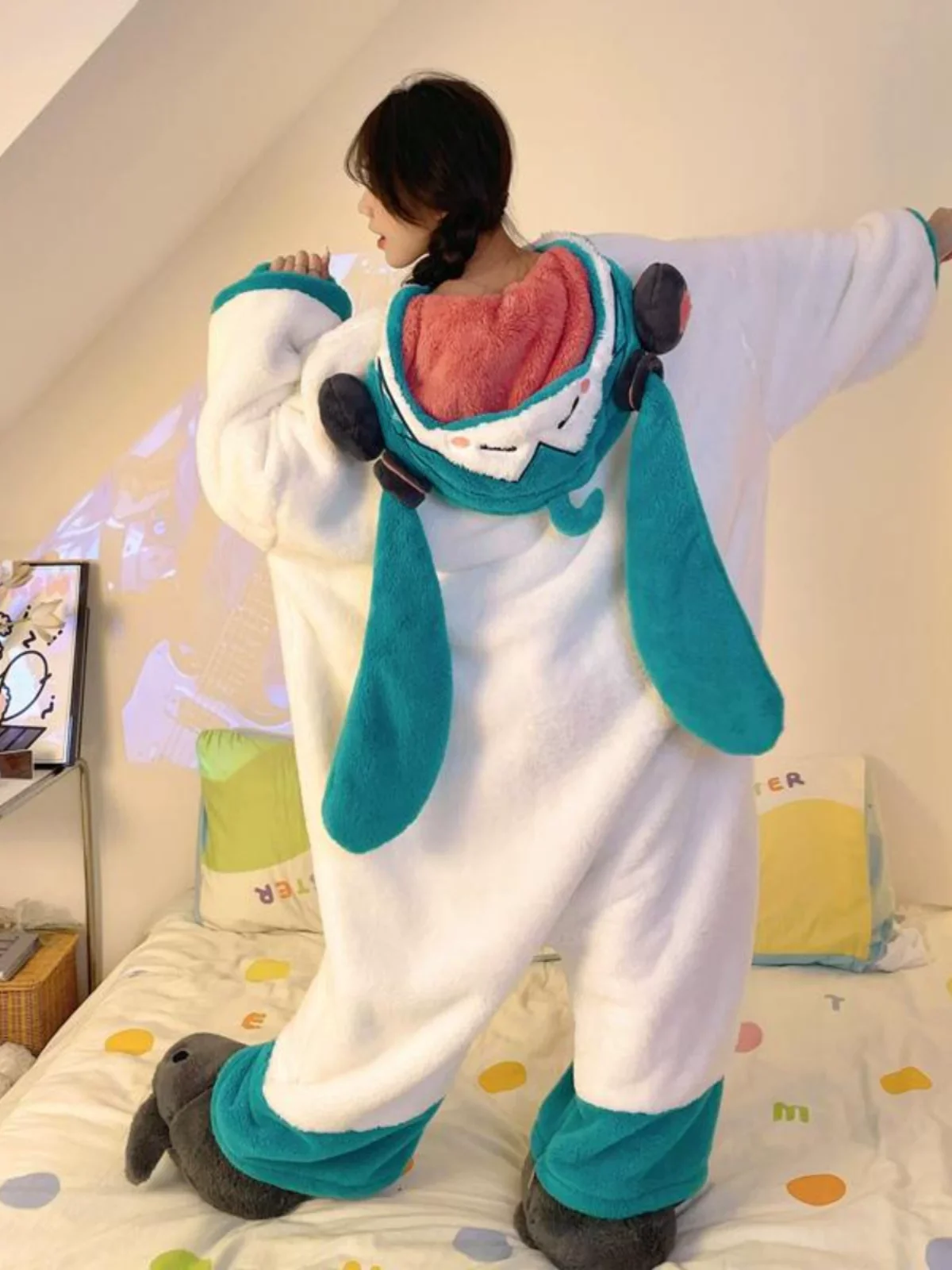 Fanmade Hatsune Miku Coral Fleece Robe – Cute Thickened Warm Pajama for Students - Image 3