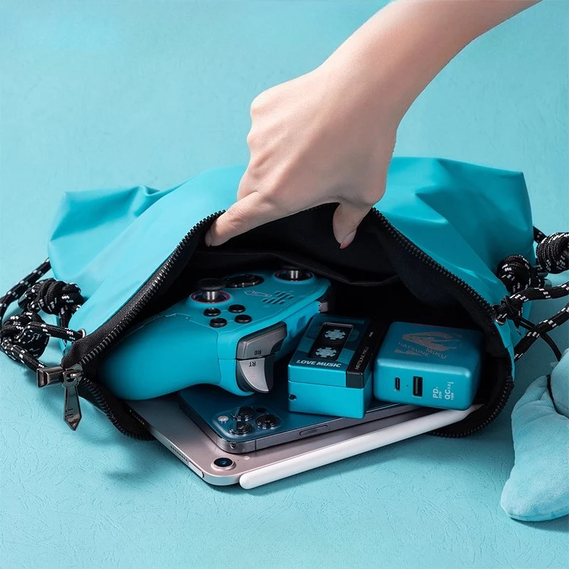 Hatsune Miku Travel Tote & Shoulder Bag - Image 3