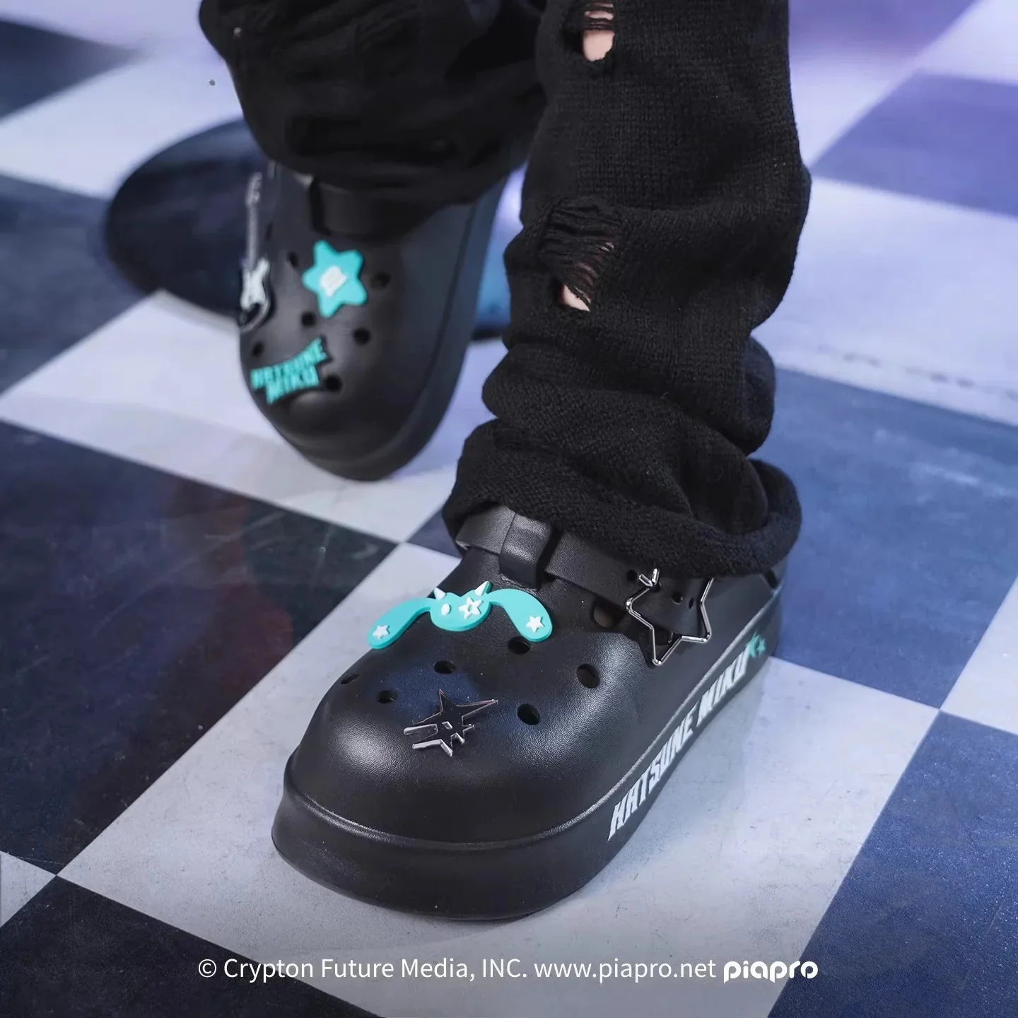 Official Hatsune Miku Rock Future Clogs, Unisex Non-Slip Beach Sandals - Image 2