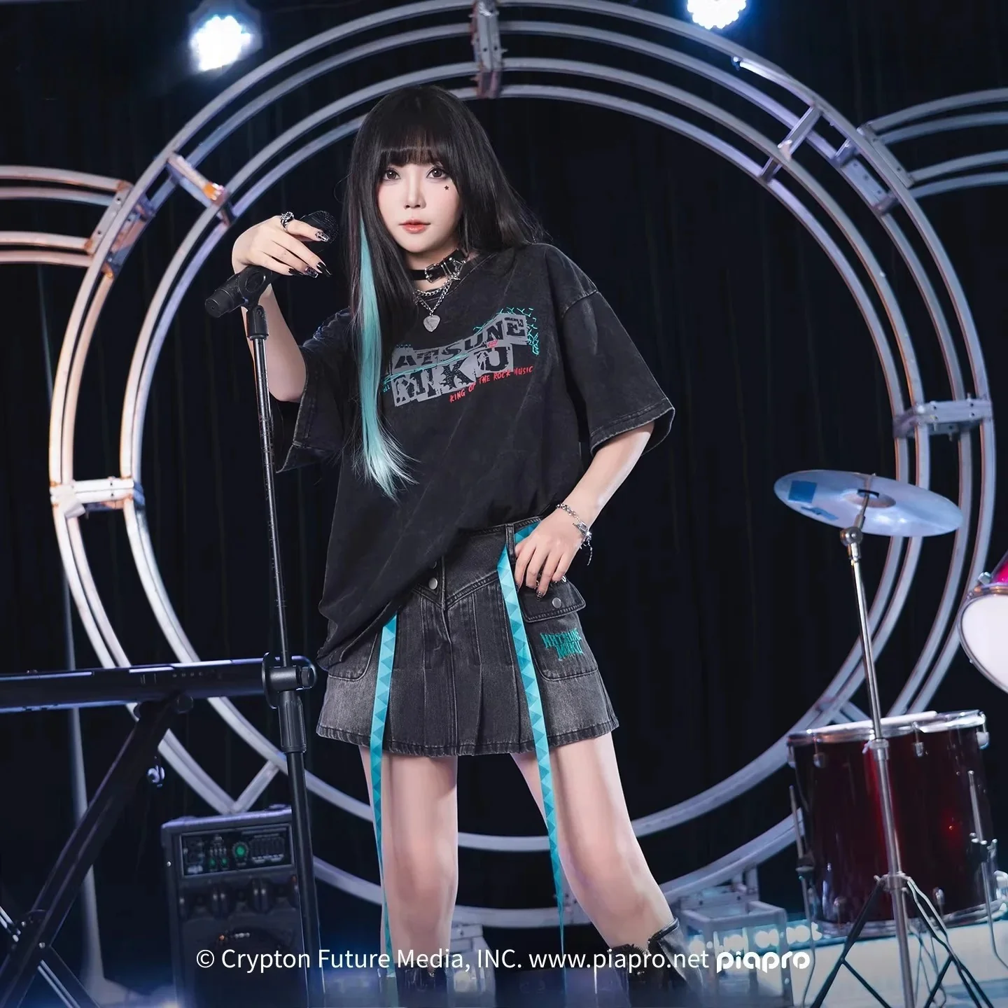 Official Hatsune Miku Rock Future Heavyweight Washed Vintage T-Shirt, Loose-Fit Short Sleeve Top - Image 4