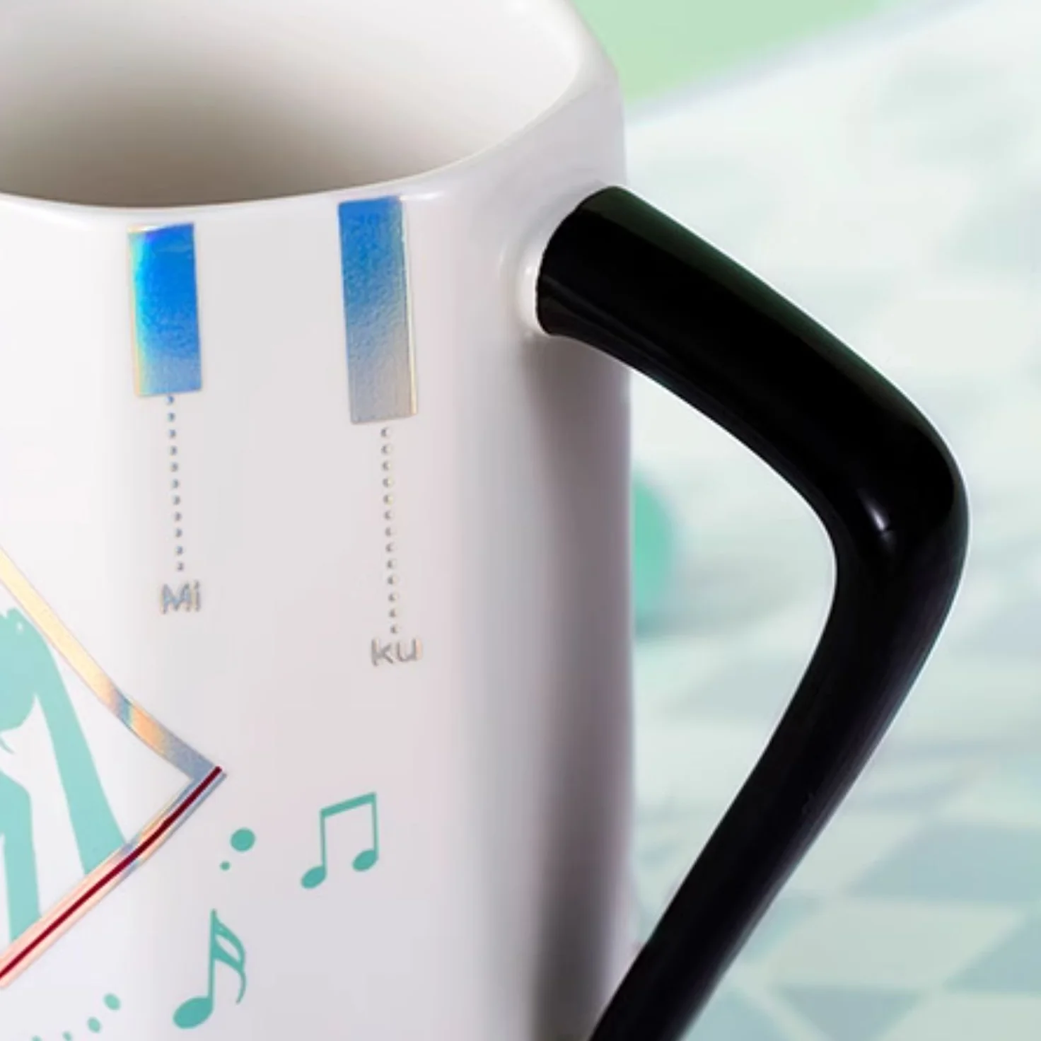 Officially Licensed Hatsune Miku Faceted Ceramic Mug - Image 4