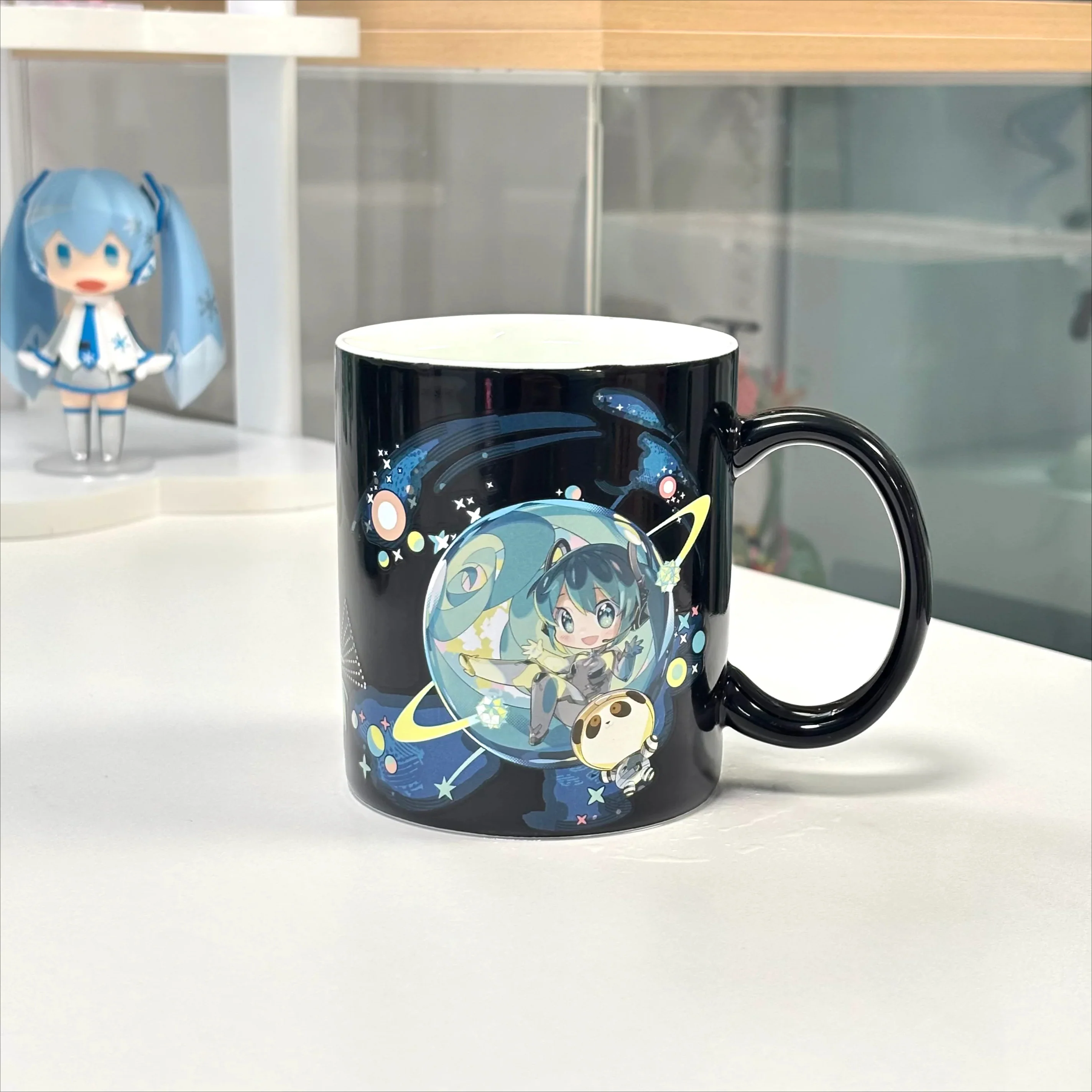 Officially Licensed Hatsune Miku Planet Color-Changing Mug - Image 6